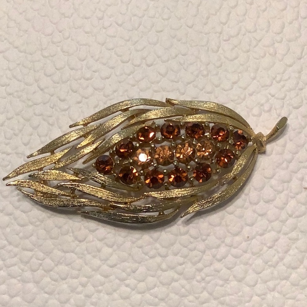 Vintage 1960s  signed LISNER brooch
